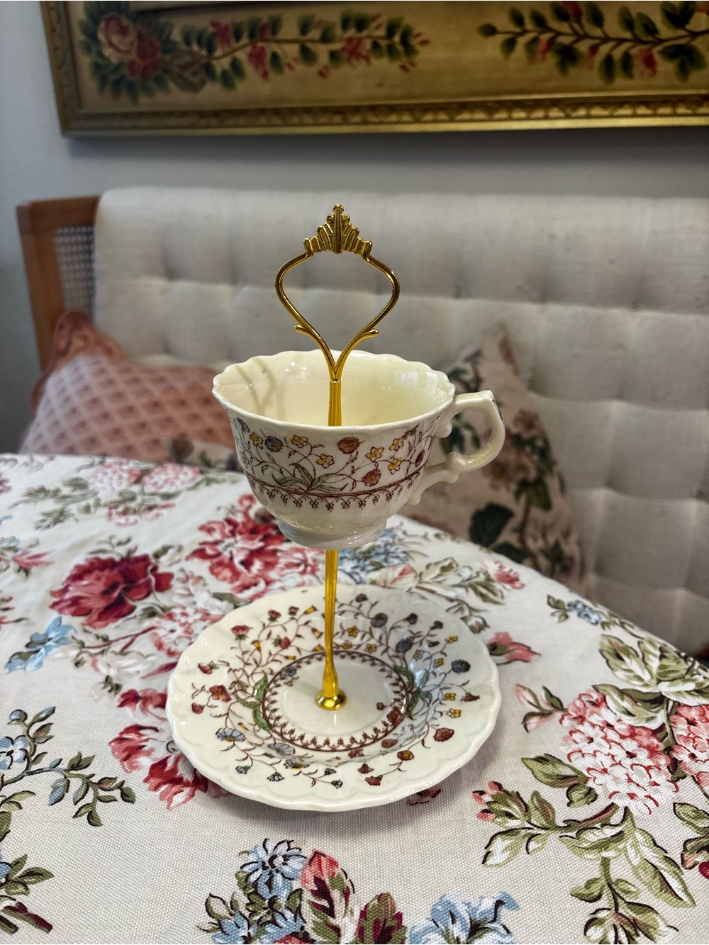 Vintage Floral Teacup Tiered Stand in White and Gold